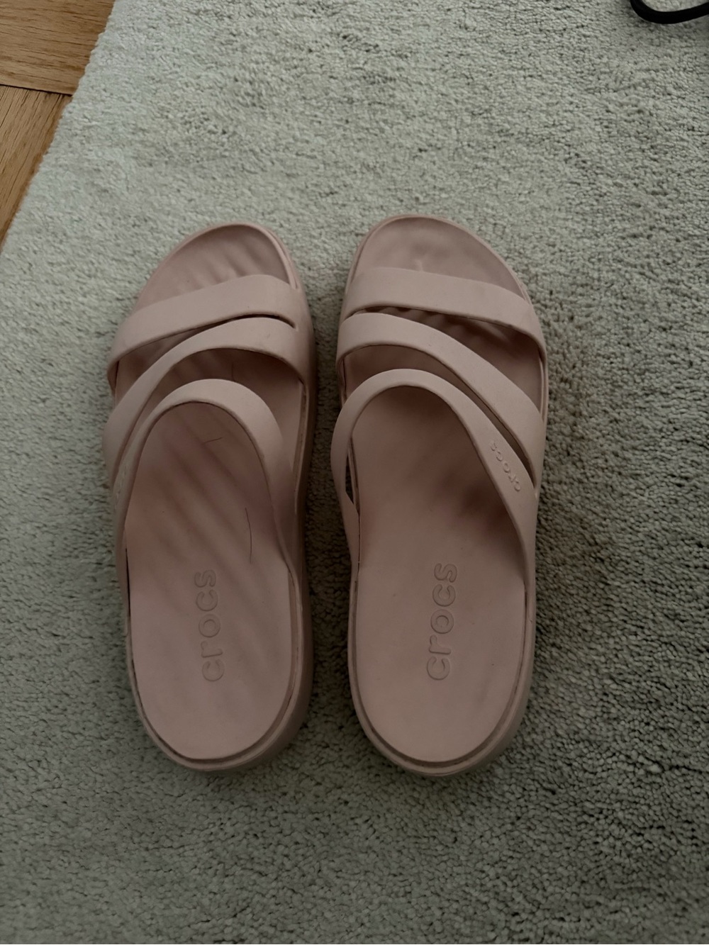 Crocs Women Getaway Strappy Sandals in Quartz